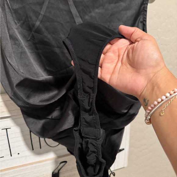 Vici Black Sleeveless V-Neck Blouse - Picture 5 of 5